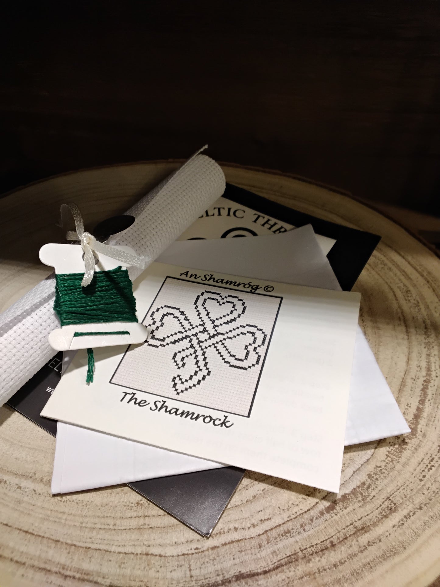 Celtic Cross Stitch Kit - An Shamróg / Shamrock